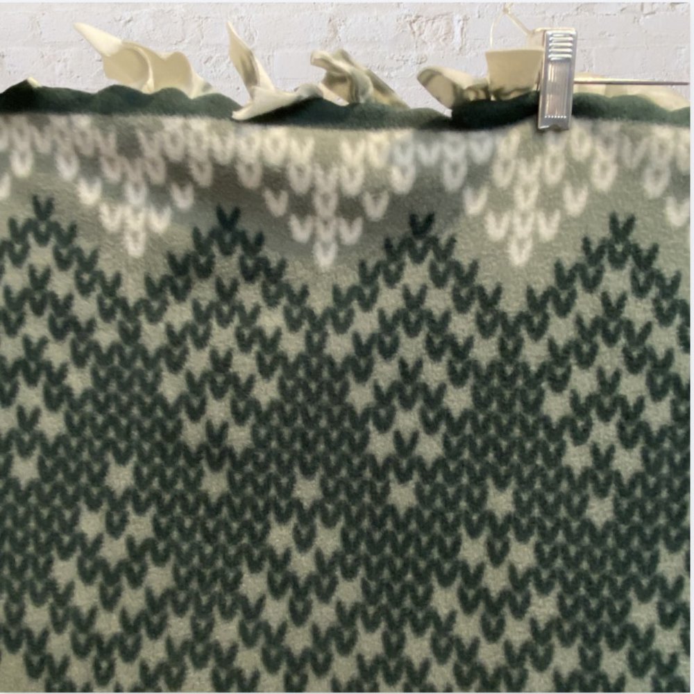 HANDMADE BLANKET -- Reversible Sofa Blanket, Green w/Saying, White W/Snowflakes - Picture 4 of 8